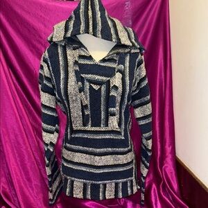 Oland Fleece inside. Heavy and so soft . Size small. Thick material